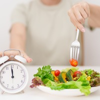 ベジファーストより効果的!? 身近な食材で太らない体質に！満腹感も得られる「ダイエットの新・食前習慣」を専門医が解説