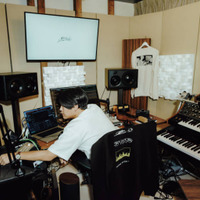 STUTS×United Athle、コラボスウェット2型を10月17日に限定発売｜11月7日には10周年アニバーサリー公演が開催