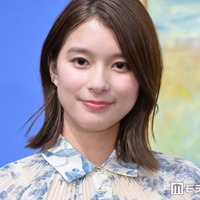 芳根京子、チェックのミニ丈衣装で美脚スラリ「脚が真っ直ぐで綺麗」「スタイル抜群」と絶賛の声