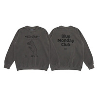 「Crew Neck Sweat Shirt Monday Blue Club」15,400円© Universal City Studios LLC. All Rights Reserved.