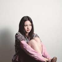 ao、11月13日公開のホラー映画『呪いのスマホ』主題歌の新曲「Call」配信スタート。MVのプレミア公開も決定