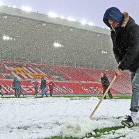 壮絶な大雪で…ホームレスのためにサッカーチームがスタジアムを開放