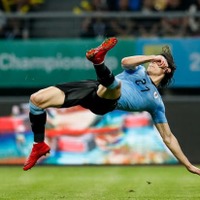 カバーニ、やばすぎ！『キャプ翼』みたいな超ゴールを動画で見よ