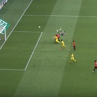 日本代表GK中村航輔、「頭から落下」の負傷シーンが完全に恐怖だった…