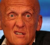 コッリーナさん、UEFAの役員を突如退任