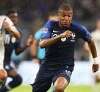 怪物エンバペ、フメルス相手にやった「超絶股抜き」を見たか！