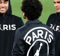 「PSG×ジョーダン」のコラボアイテム、ネイマールやエンバペらが着る！画像で見よう