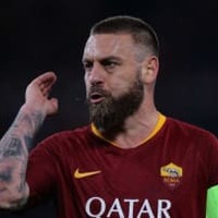 デ・ロッシ、ローマ退団に動揺…「まだサッカーがしたい」