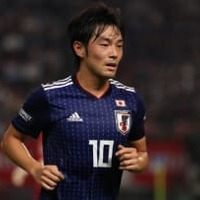 これが日本代表の10番！中島翔哉、豪雨でもこんなリフティングをやる