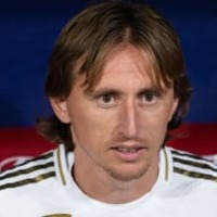 モドリッチがキスしまくる「謎儀式」がこれ
