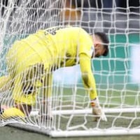 こりゃひでぇ…味方を絶句させた「GKのあってはならないオウンゴール」がこれ