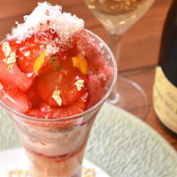 大人が満足できるパフェ！ワインと一緒に味わう贅沢スイーツを青山で堪能！