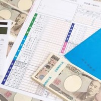 公的年金等の収入金額が400万円以下で、かつ公的年金等以外の所得金額が20万円以下の人は、確定申告が不要となります。この制度、「楽」と「損」が背中合わせかも……。