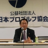 会見に出席した倉本昌弘PGA会長（2月撮影）（撮影：ALBA)