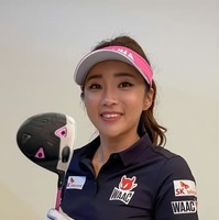 新兵器を手に笑顔のイ・ボミ