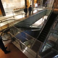 「丸の内オアゾ」で男児転落