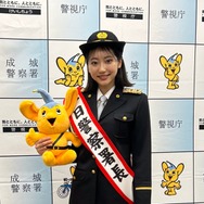 武田玲奈、1日警察署長に就任で制服姿披露 ヘルメットの重要性呼びかける