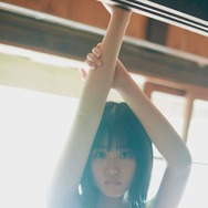 原菜乃華、初水着姿で美ボディ披露 抜群スタイル際立つ先行カット続々公開＜はなのいろ＞