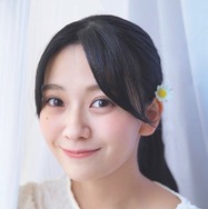 乃木坂46奥田いろは“冨里奈央撮影”スペシャルグラビアで優しい微笑み