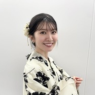 お天気キャスター駒木結衣、ミニ丈でほっそり美脚披露「スタイル良すぎ」「メガネ姿新鮮」と反響