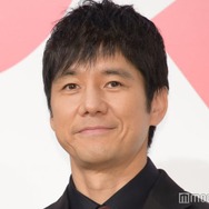 西島秀俊、人気キャラとの2ショット公開「微笑み方が一緒」「口元が似ていますね」の声