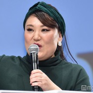 フォーリンラブ・バービー、“元ヤン風姿”で夫＆娘とお宮参りに 家族ショット公開で「カッコいい夫婦」「お似合い」の声