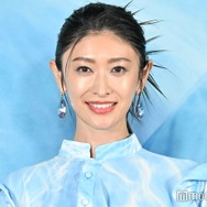 山田優、“超ミニ丈”で圧巻美脚スラリ「憧れ」「さすがのスタイル」と絶賛の声