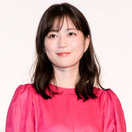 生田絵梨花、ディズニーランドでのショー待ちSHOTを公開「穴場でめっちゃおすすめ」