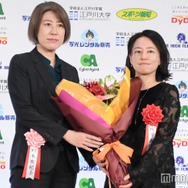 「ラストマイル」塚原あゆ子監督、受賞に喜び 野木亜紀子氏がサプライズ祝福「新鮮味もない私ですみません」【第49回報知映画賞】