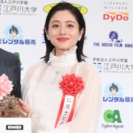 石原さとみ、感極まり涙 両親が21年ぶり授賞式参加「病気を乗り越えて」【第49回報知映画賞】