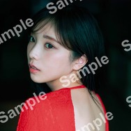 卒業発表の乃木坂46与田祐希“背中大胆開き”赤ドレス姿で振り向く「乃木坂配信中」限定ポスター解禁【ヨーダ】