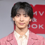 「となりのナースエイド」高杉真宙、革ジャン×サングラスの貴重姿に「カッコ可愛い」「反則」と反響