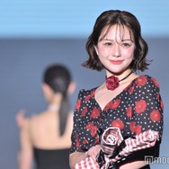 村重杏奈、美デコルテ輝くエレガントワンピで華麗なランウェイ【TGCしずおか2025】