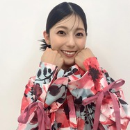 TBS上村彩子アナ、挙式を報告 夫とのウエディングショット＆家族集合写真に祝福の声「幸せいっぱい」「最高の親孝行」