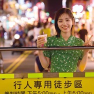 當真あみ、台湾高雄の夜市で笑顔 1st写真集先行カット解禁【Ami】