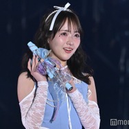 STU48石田千穂、美肩ラインが眩しいペンライトカラードレス【IDOL RUNWAY COLLECTION 2025】