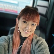 元モー娘。石黒彩、夫・LUNA SEA真矢と展示会へ “推し”にも遭遇「仲良し夫婦」「推しとの写真素敵」と話題