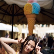 乃木坂46井上和、黄色ワンピ姿でキュートにポーズ  1st写真集先行カットに「癒やされる」「三つ編みも可愛い」の声