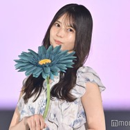 日向坂46小坂菜緒「non-no」専属モデルとして初ランウェイ 花柄ワンピで華やかに登場【GirlsAward 2025SS】