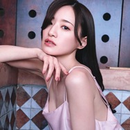 中田花奈、キャミ姿で艶っぽい表情 2nd写真集表紙解禁【掻き立てる】