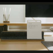 GrovemadeのThe Note-Taking Kit。ノートパッドとディスプレイレール、整理棚の三点セットで生産性向上をサポートする。