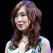 森口博子、ライブ中転倒で左足首剥離骨折 当日に公演延期を発表「お医者様に安静と言われました」