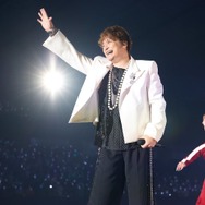 香取慎吾、初のソロアリーナツアー開幕「これからもステージに立ち続けたい」自身演出のステージで魅了