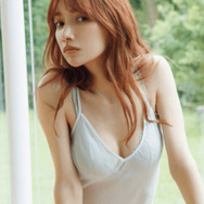 後藤真希、色っぽいキャミソール姿で美ボディ披露！2021年発売の写真集「ramus」に新規特典カット追加