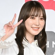 加藤史帆、ほっそり美脚輝く衣装姿「スタイル良い」「上品で美しい」と反響