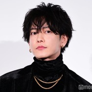 佐藤健、雰囲気ガラリのメイク姿が話題「別人みたい」「刺激が強い」