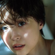 渡邊渚、水着姿で素肌輝く「週プレ」表紙登場