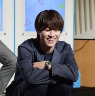 なにわ男子・大橋和也、“スパイ”姿で記者席からサプライズ登場 渋谷凪咲ら気づかず「お腹空いてるのかと思った」【リベンジ・スパイ】
