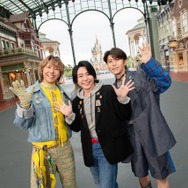 ついに判明！「サマー・クールオフat Tokyo Disney Resort」のテーマソングのタイトルは、「Carrying Happiness」に決定！