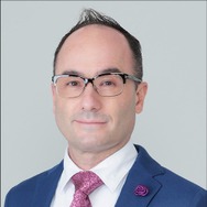 グスタフ・ヘルマン学校長